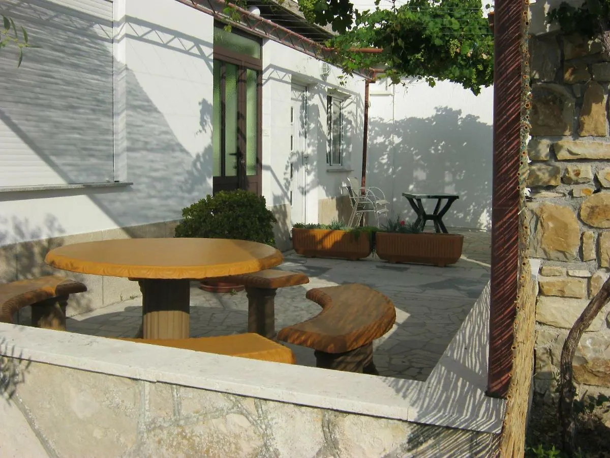 Apartment Maskarin Rab Mundanije